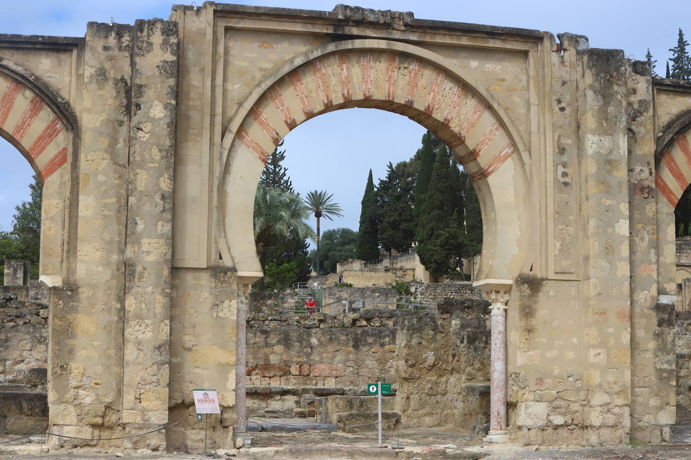 La excavación para delimitar la Plaza de Armas de Medina Azahara, en imágenes