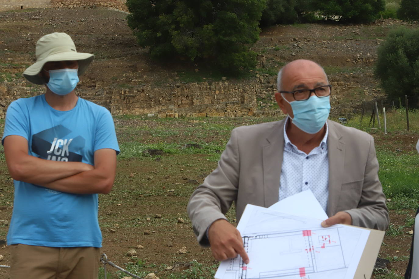 La excavación para delimitar la Plaza de Armas de Medina Azahara, en imágenes