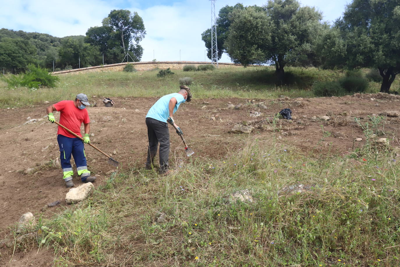 La excavación para delimitar la Plaza de Armas de Medina Azahara, en imágenes