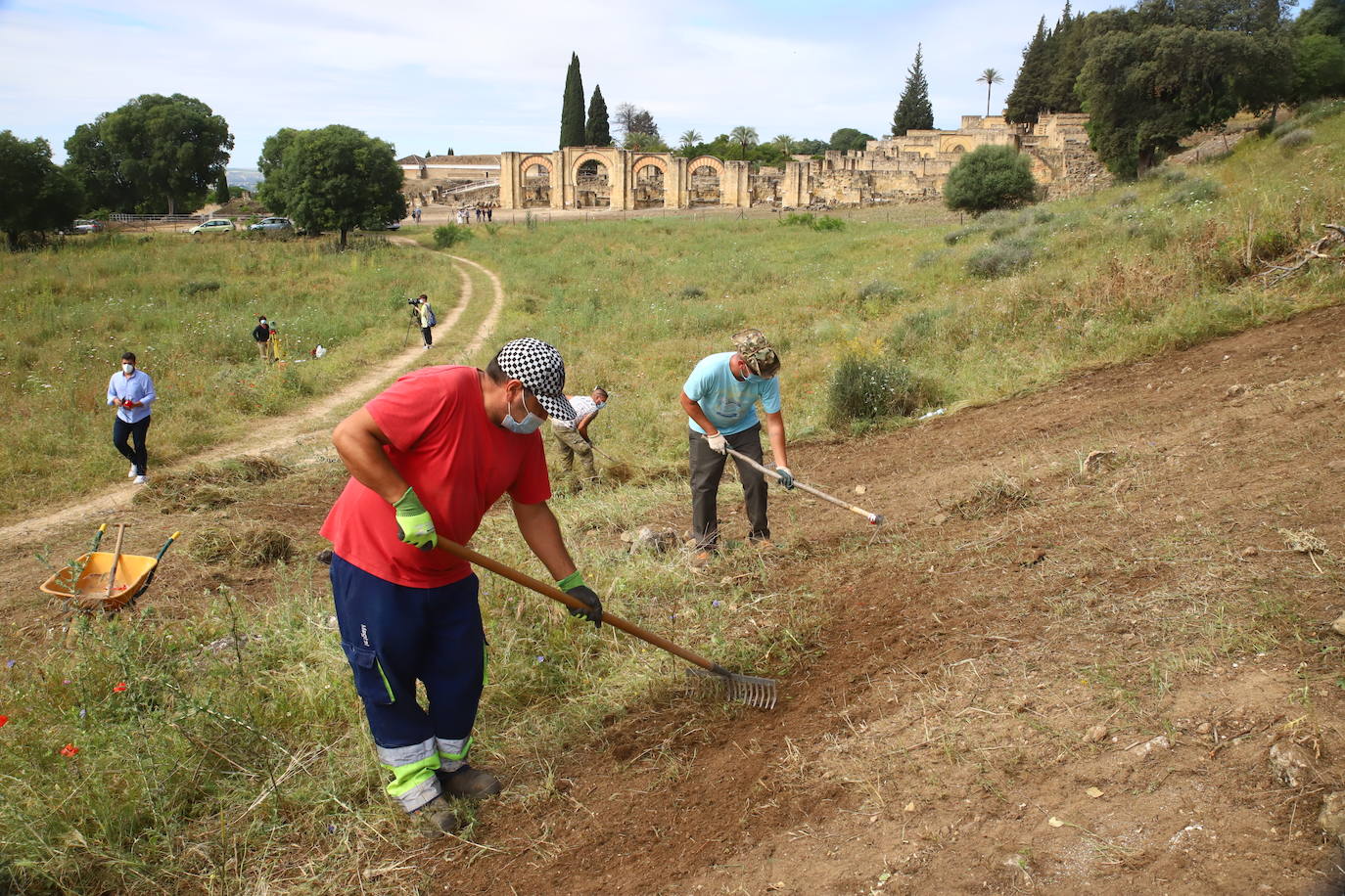 La excavación para delimitar la Plaza de Armas de Medina Azahara, en imágenes