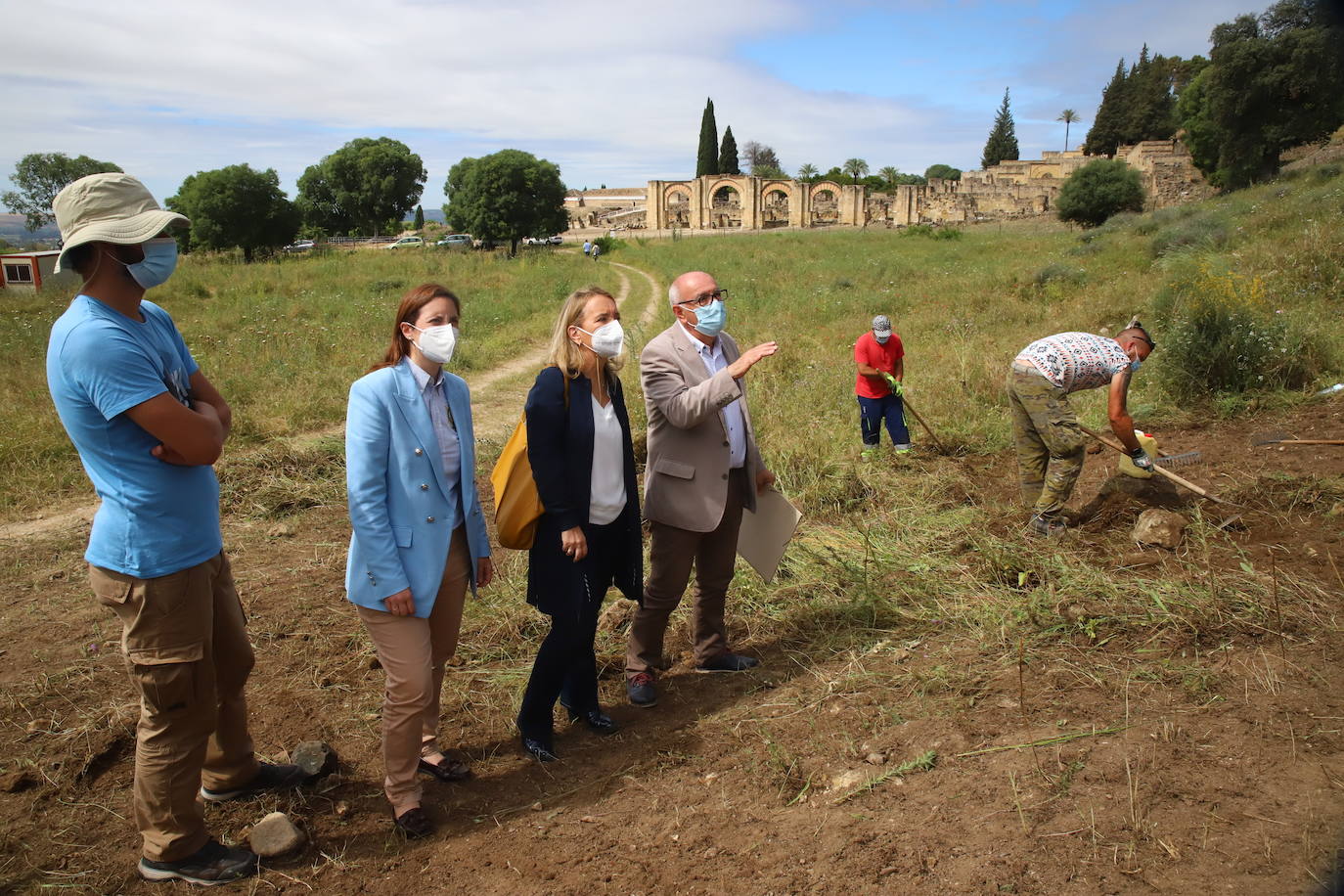 La excavación para delimitar la Plaza de Armas de Medina Azahara, en imágenes