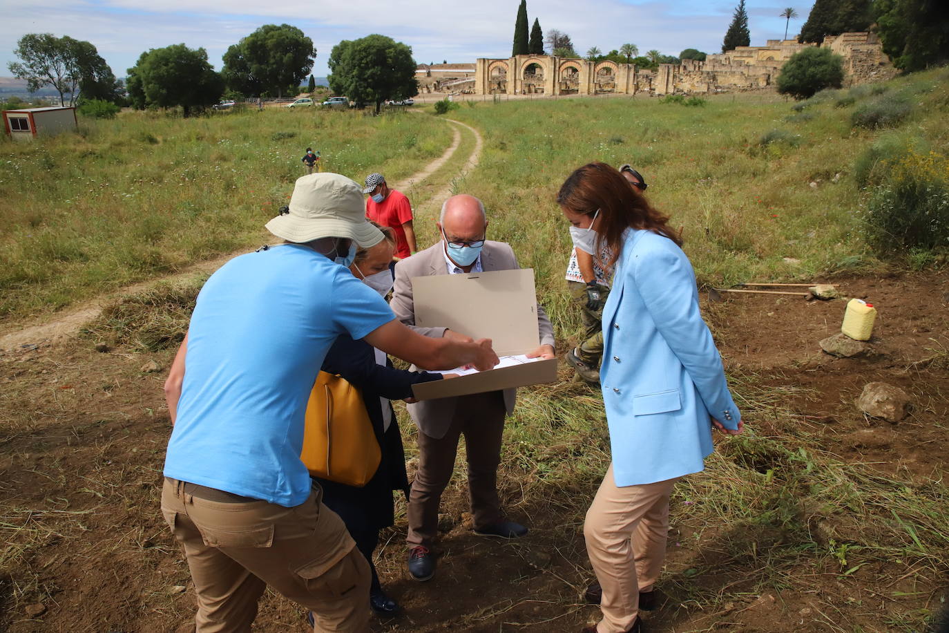 La excavación para delimitar la Plaza de Armas de Medina Azahara, en imágenes