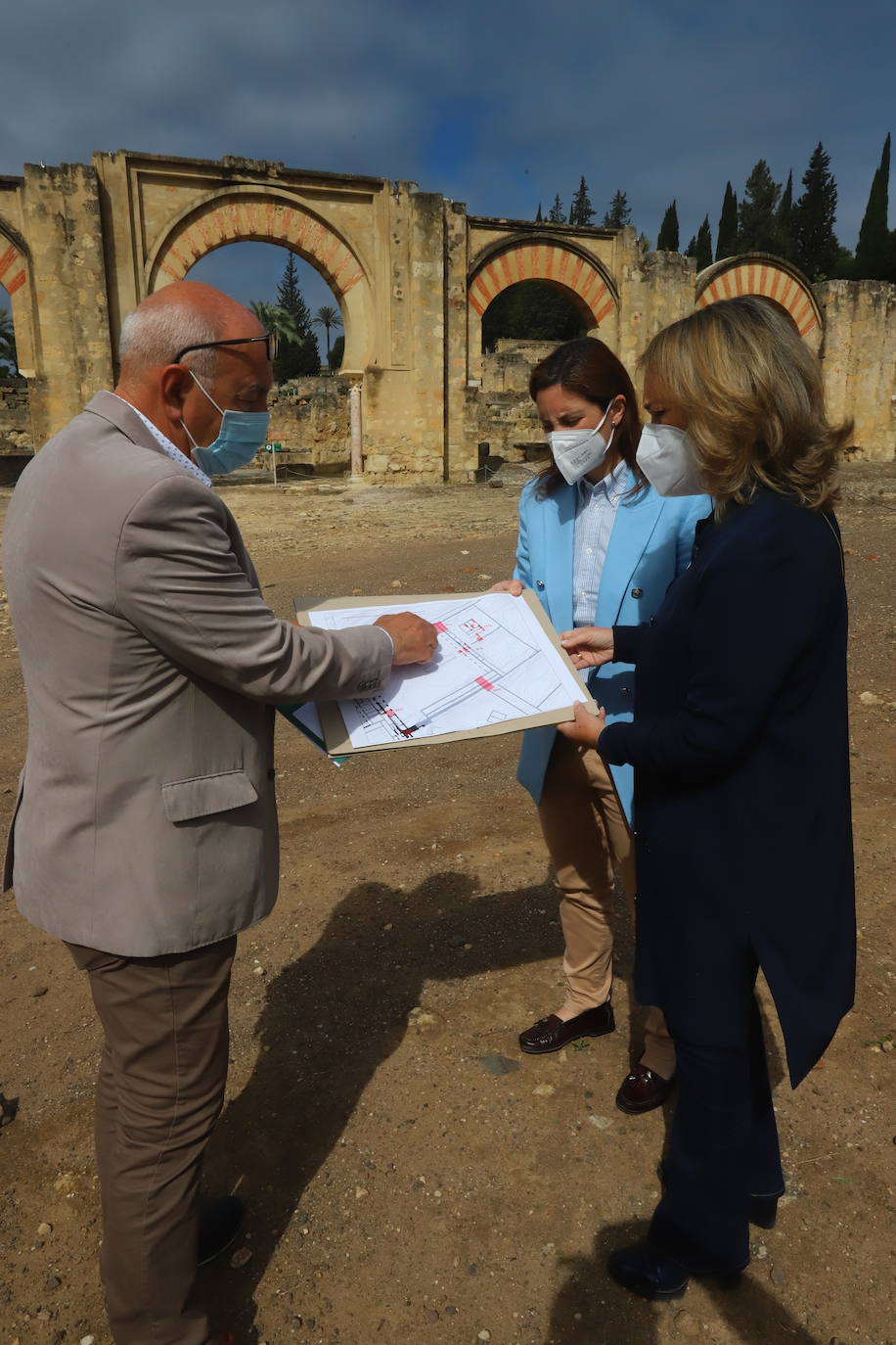 La excavación para delimitar la Plaza de Armas de Medina Azahara, en imágenes