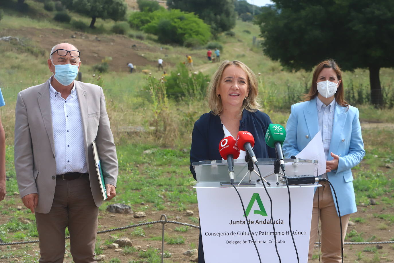 La excavación para delimitar la Plaza de Armas de Medina Azahara, en imágenes