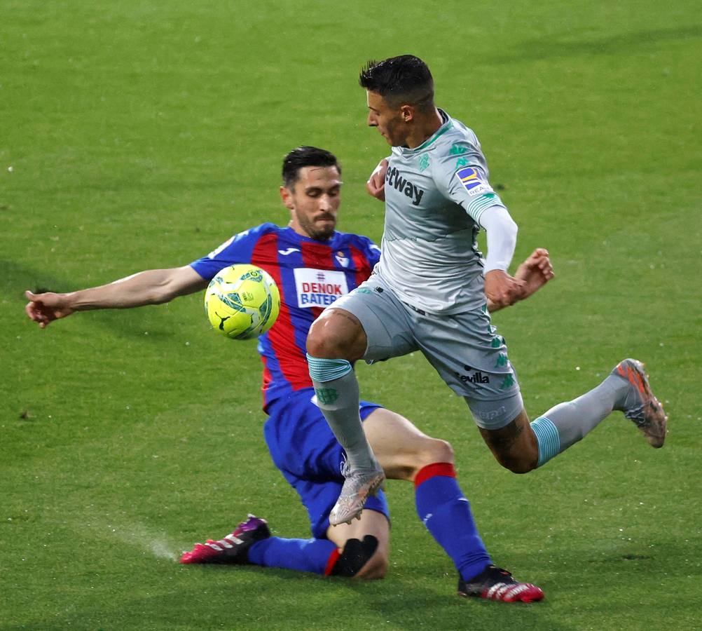 En imágenes, el partido entre el Eibar y el Betis