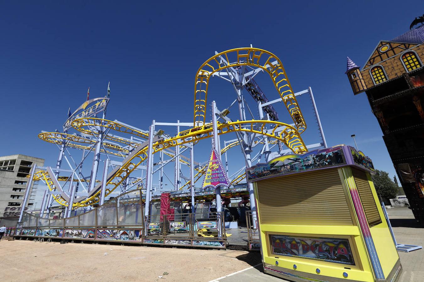 Vive Park Córdoba y los preparativos del parque de atracciones en el Arenal, en imágenes