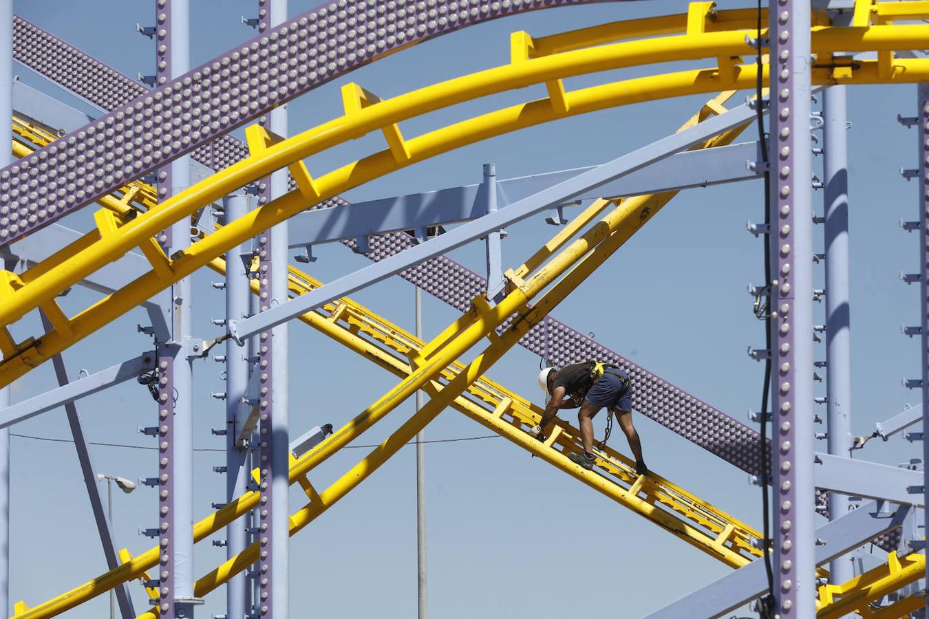 Vive Park Córdoba y los preparativos del parque de atracciones en el Arenal, en imágenes