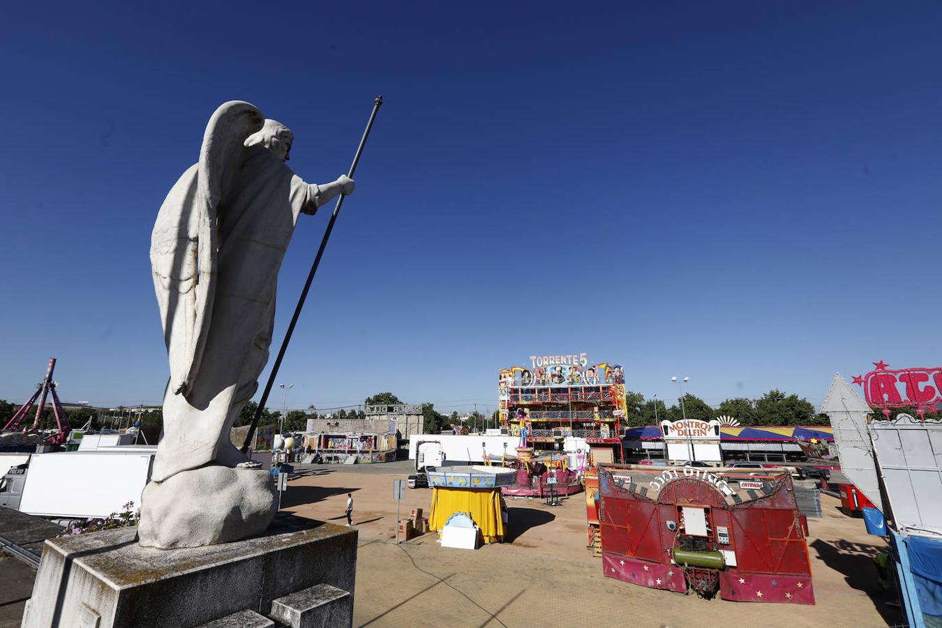 Vive Park Córdoba y los preparativos del parque de atracciones en el Arenal, en imágenes