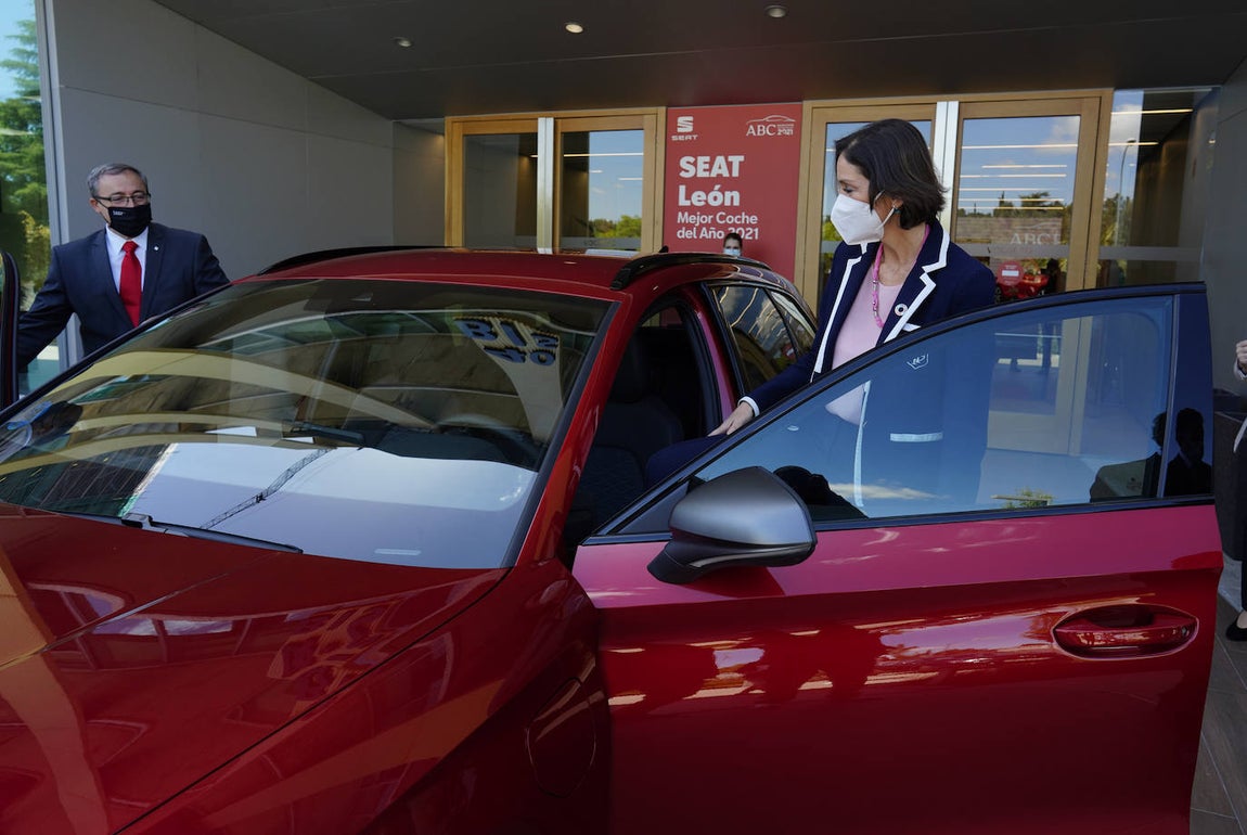 Este galardón es el único que aúna el criterio del público general, al dar voz a los lectores y suscriptores de ABC y ABC.es, y el de los medios más prestigiosos de información de motor en España. 