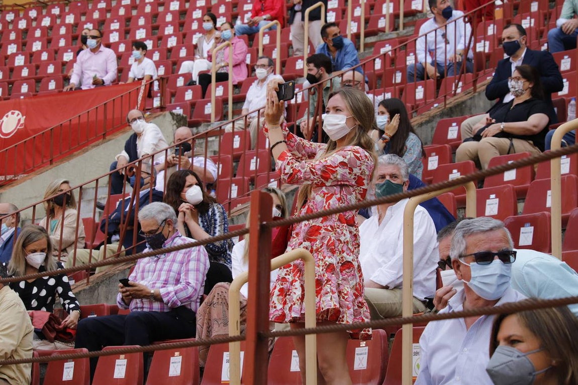 El ambiente en el tendido, en la novillada de la Feria Taurina de Córdoba