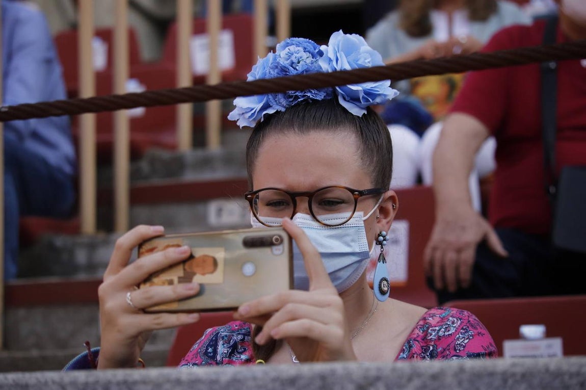 El ambiente en el tendido, en la novillada de la Feria Taurina de Córdoba