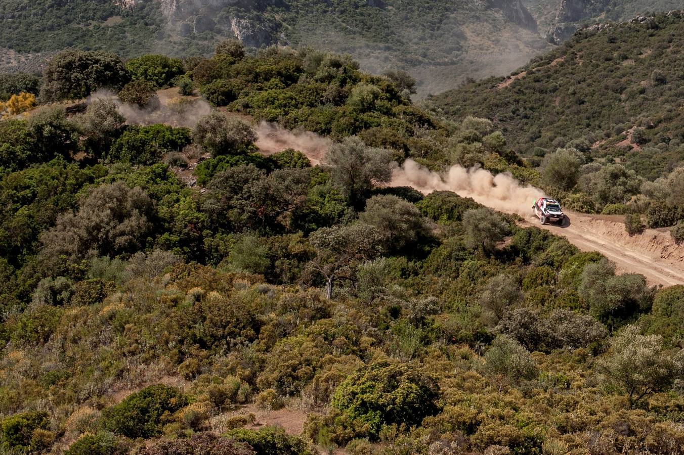 El paso de Carlos Sainz por Palma del Río y Santaella con el Andalucía Rally, en imágenes