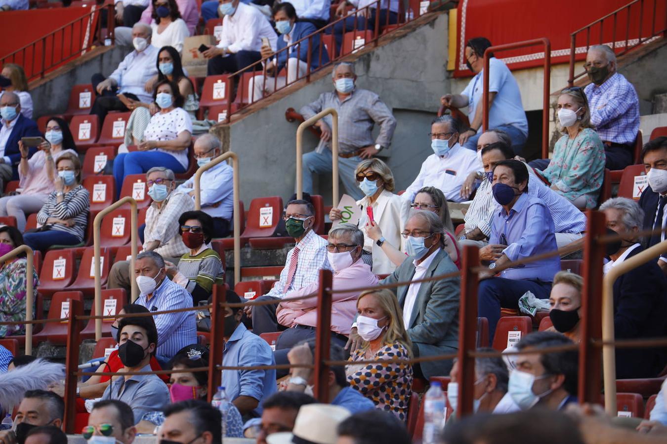 Toros en Córdoba | El ambiente de la primera corrida de la Feria de Mayo, en imágenes