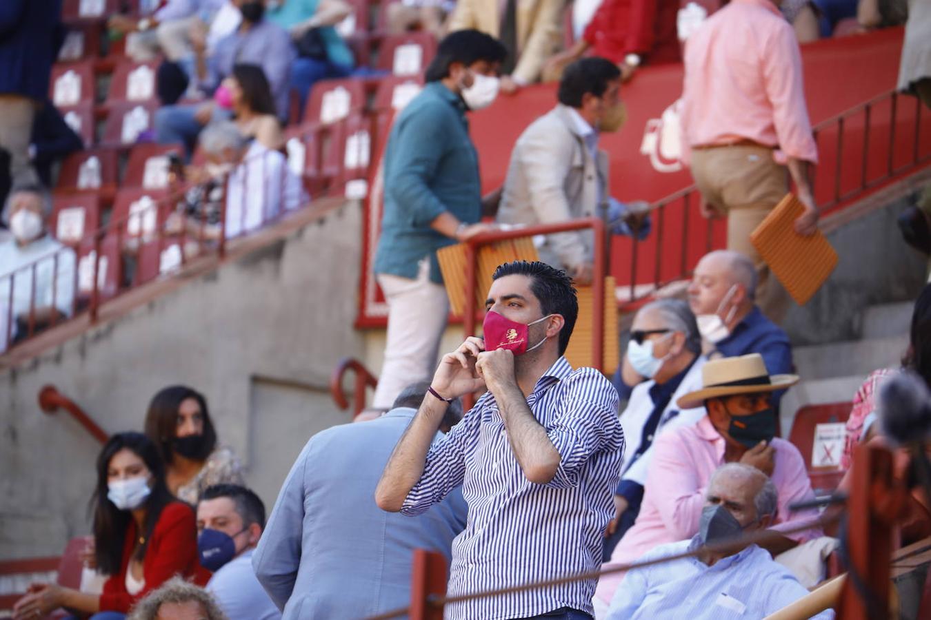 Toros en Córdoba | El ambiente de la primera corrida de la Feria de Mayo, en imágenes