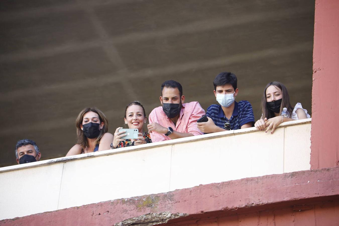 Toros en Córdoba | El ambiente de la primera corrida de la Feria de Mayo, en imágenes