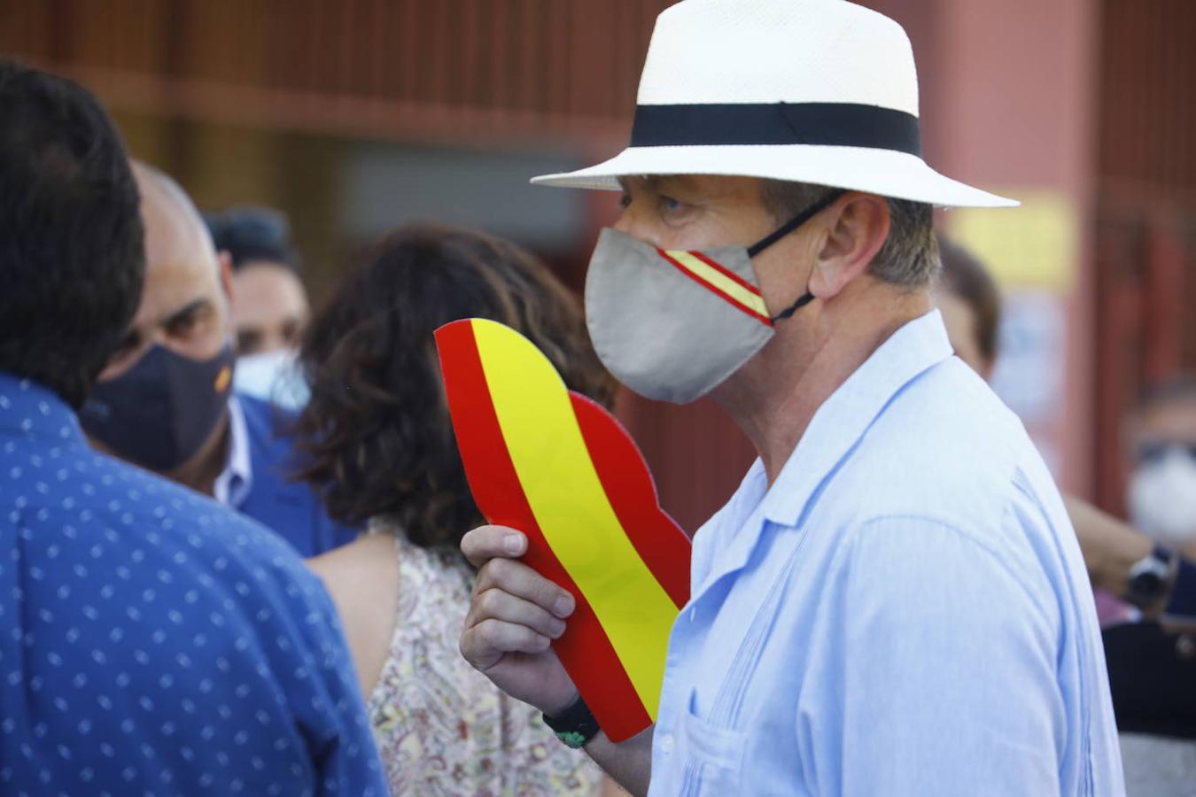 Toros en Córdoba | El ambiente de la primera corrida de la Feria de Mayo, en imágenes