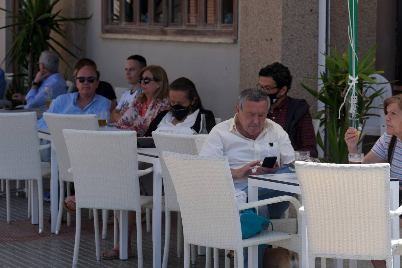 FOTOS: Gran ambiente en las playas y terrazas de Cádiz preámbulo del verano