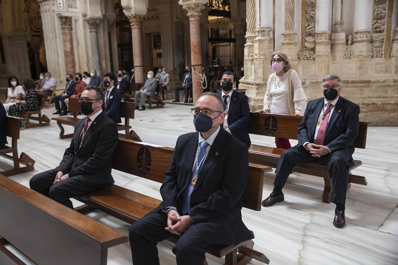 La cita de las hermandades de Gloria en la Catedral de Córdoba, en imágenes