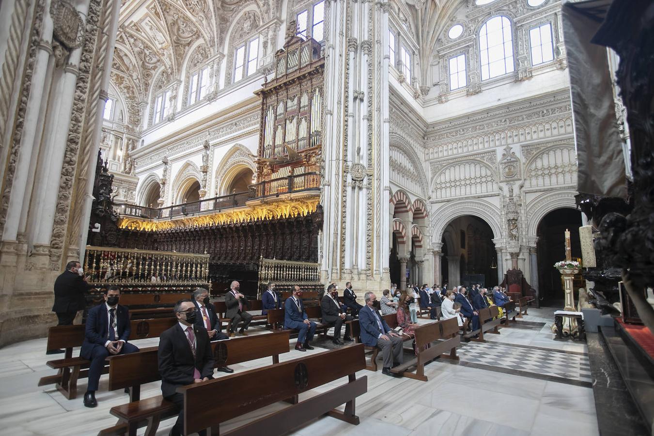 La cita de las hermandades de Gloria en la Catedral de Córdoba, en imágenes