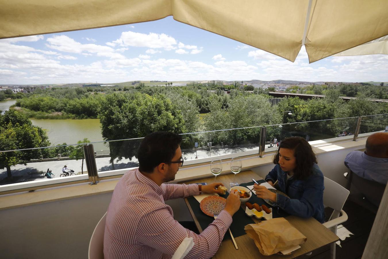 El ambiente hostelero de la Ribera de Córdoba, en imágenes