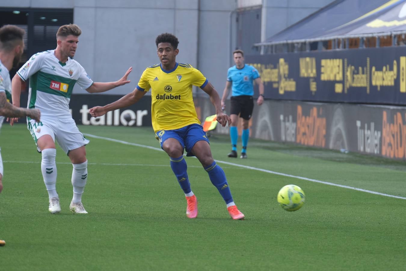 FOTOS: Las imágenes del Cádiz CF - Elche en Carranza