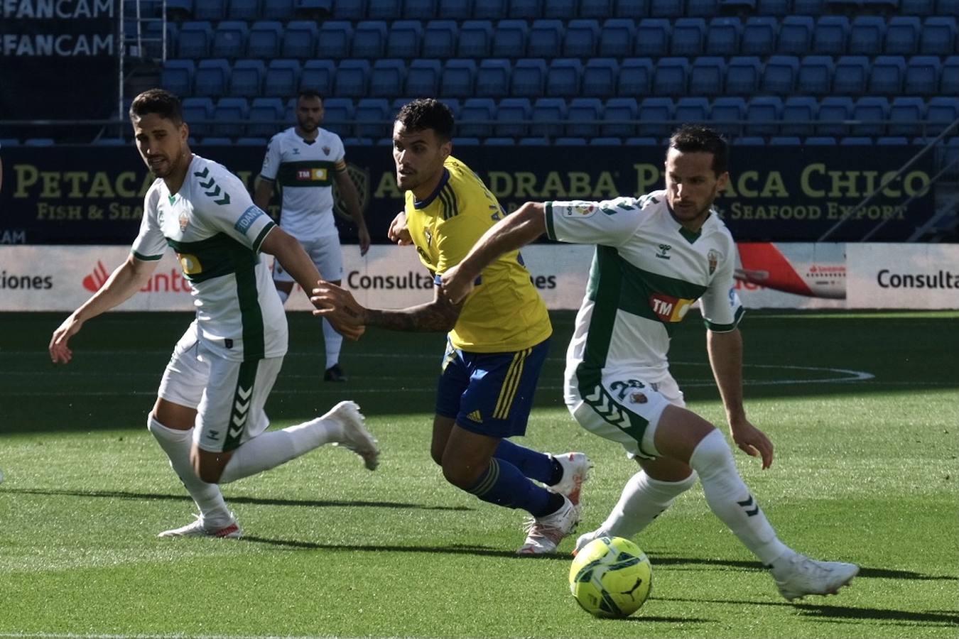 FOTOS: Las imágenes del Cádiz CF - Elche en Carranza