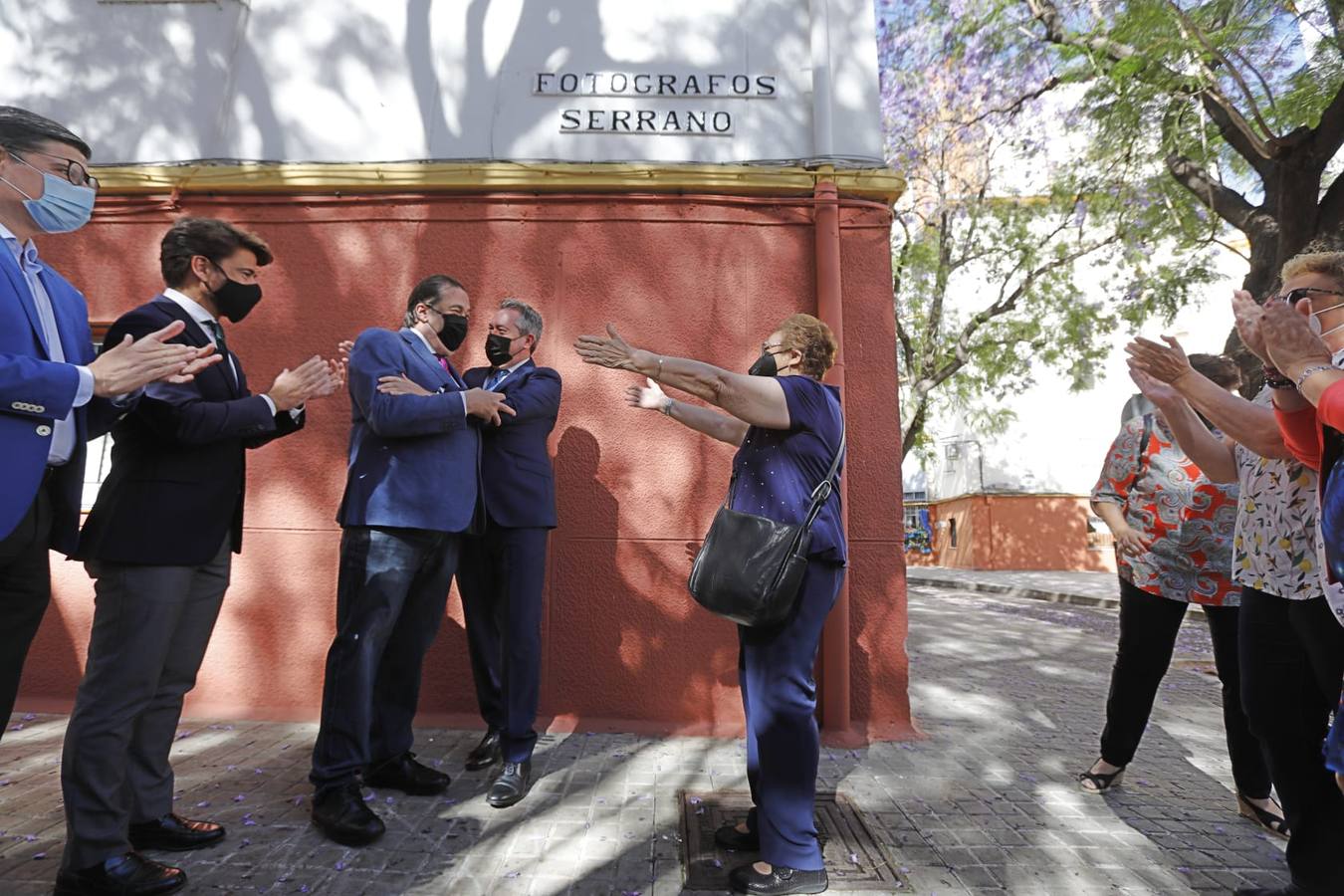 Los fotógrafos Serrano ya tienen calle en Sevilla