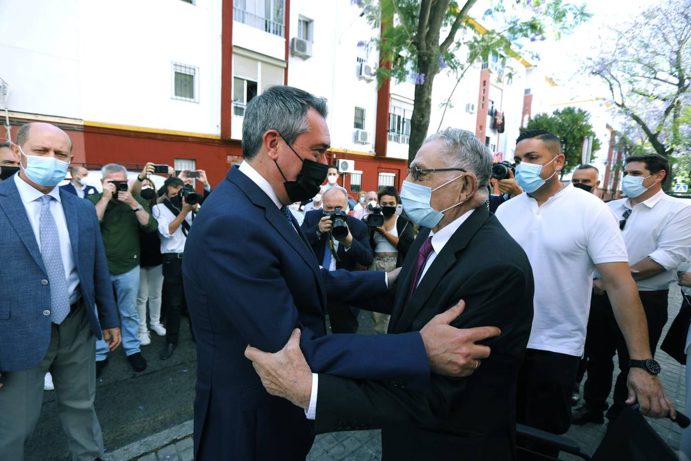 Los fotógrafos Serrano ya tienen calle en Sevilla