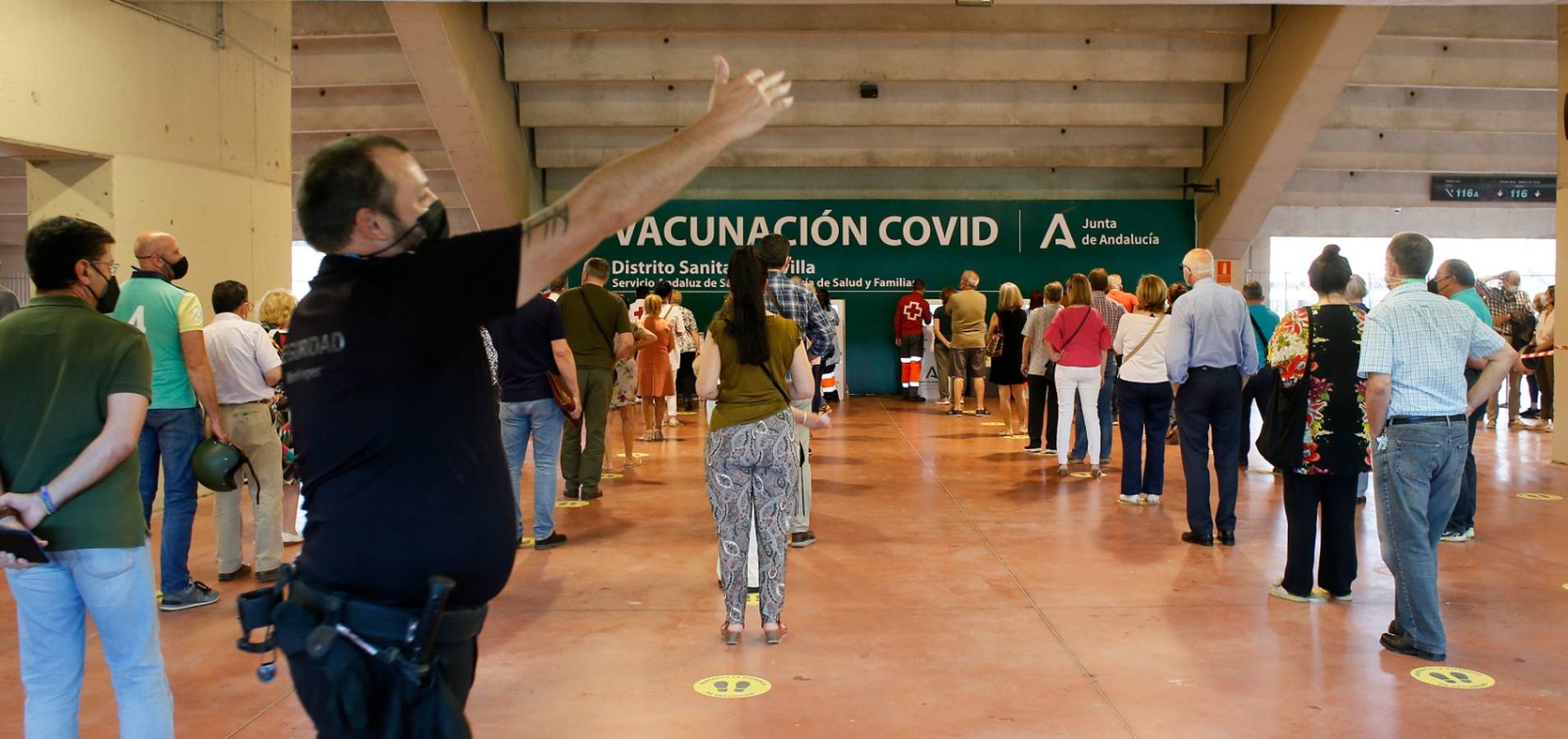 El estadio de la Cartuja cumple un mes como centro de vacunación masiva