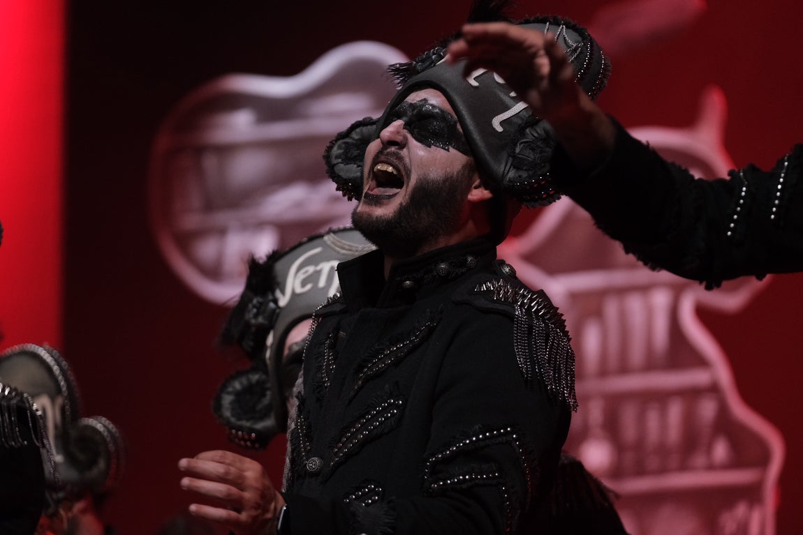 En imágenes: Así ha sido el homenaje a Juan Carlos Aragón en el Falla