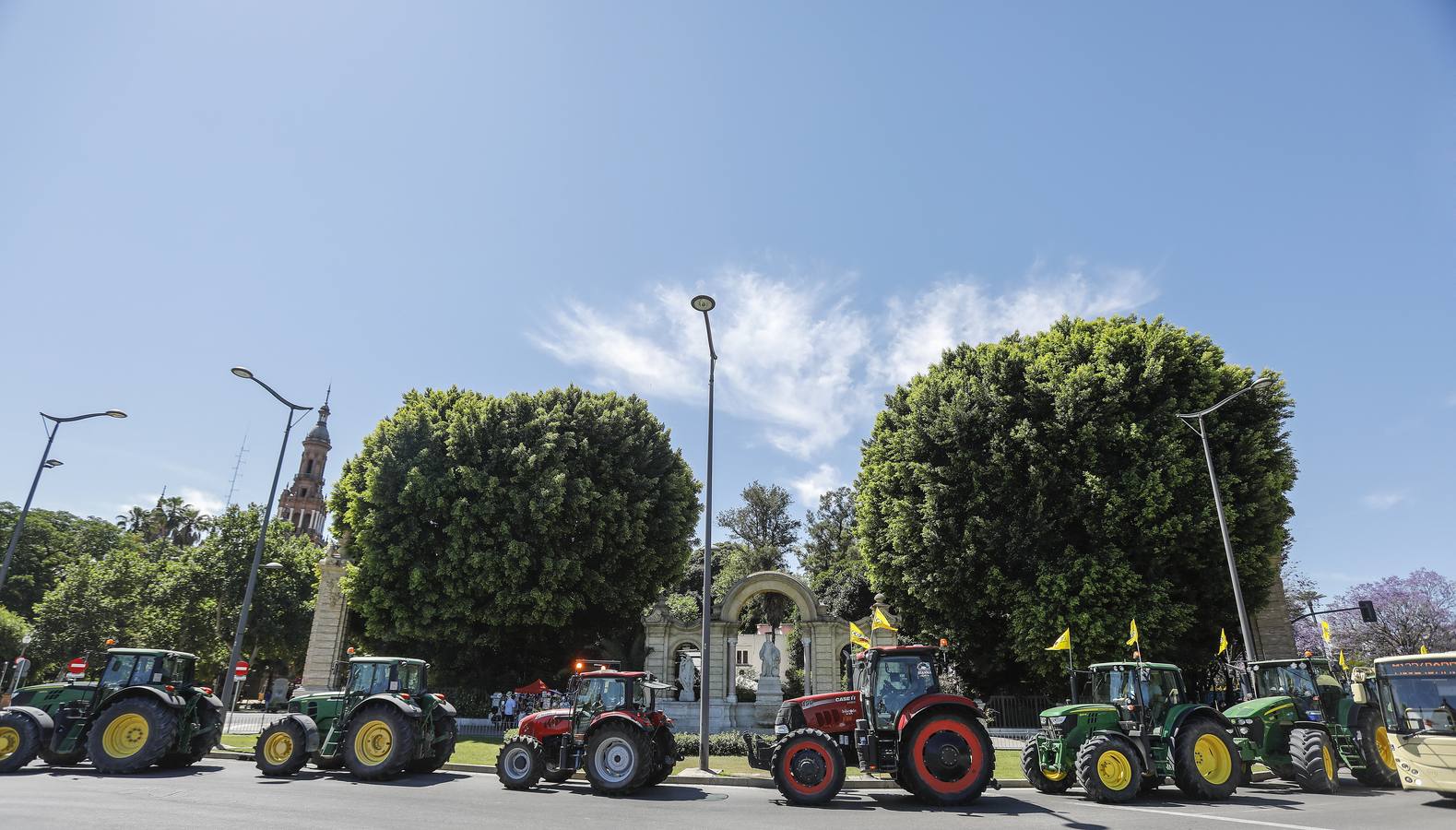 Tractores por las calles de Sevilla