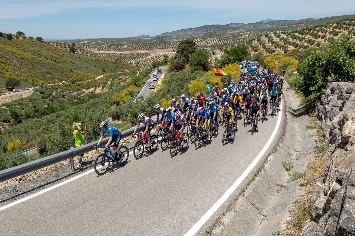 La Vuelta a Andalucía por Iznájar, Lucena, Cabra, Priego y Almedinilla, en imágenes