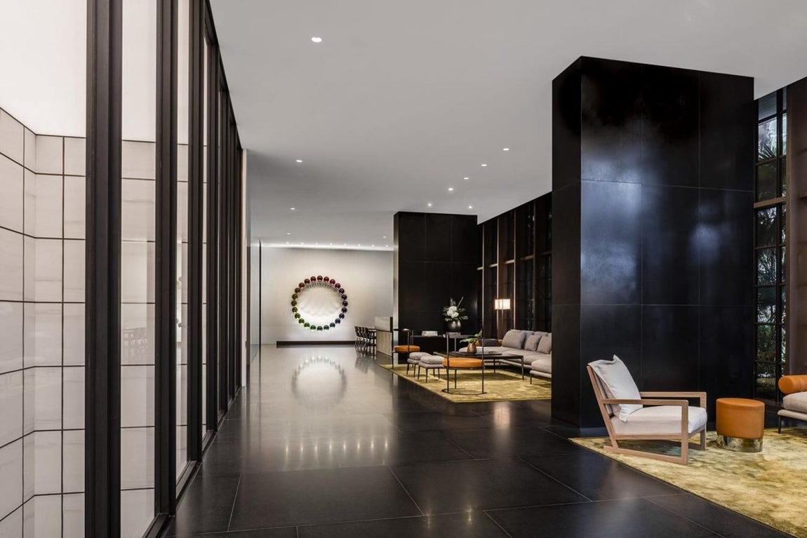 Arte Surfside, el lujo más absoluto de Miami. Se trata del primer proyecto en Estados Unidos de esta firma italiana de arquitectura y diseño de reconocimiento mundial, un trabajo de Antonio Citterio y Patricia Viel en colaboración con Kobi Karp Architecture &amp; Interior Design cuyos resultados no han dejado indiferente a nadie.