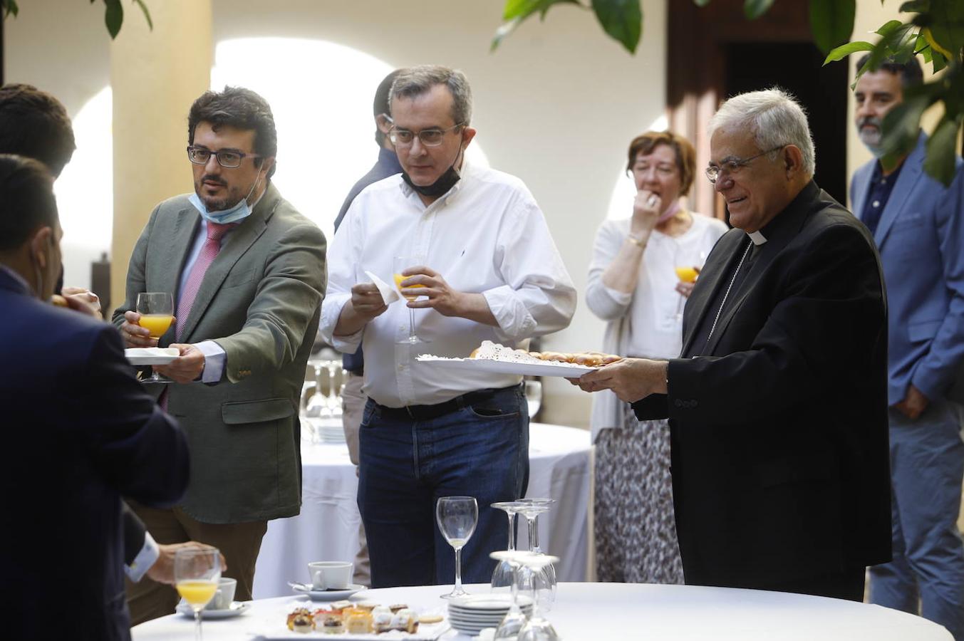 La recepción del obispo de Córdoba a los periodistas, en imágenes