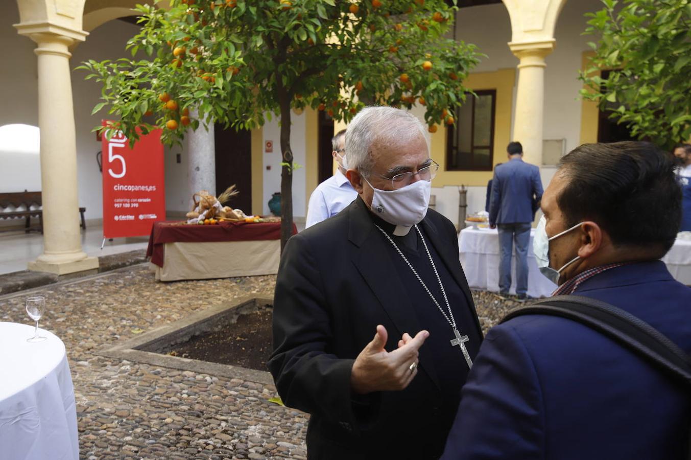 La recepción del obispo de Córdoba a los periodistas, en imágenes