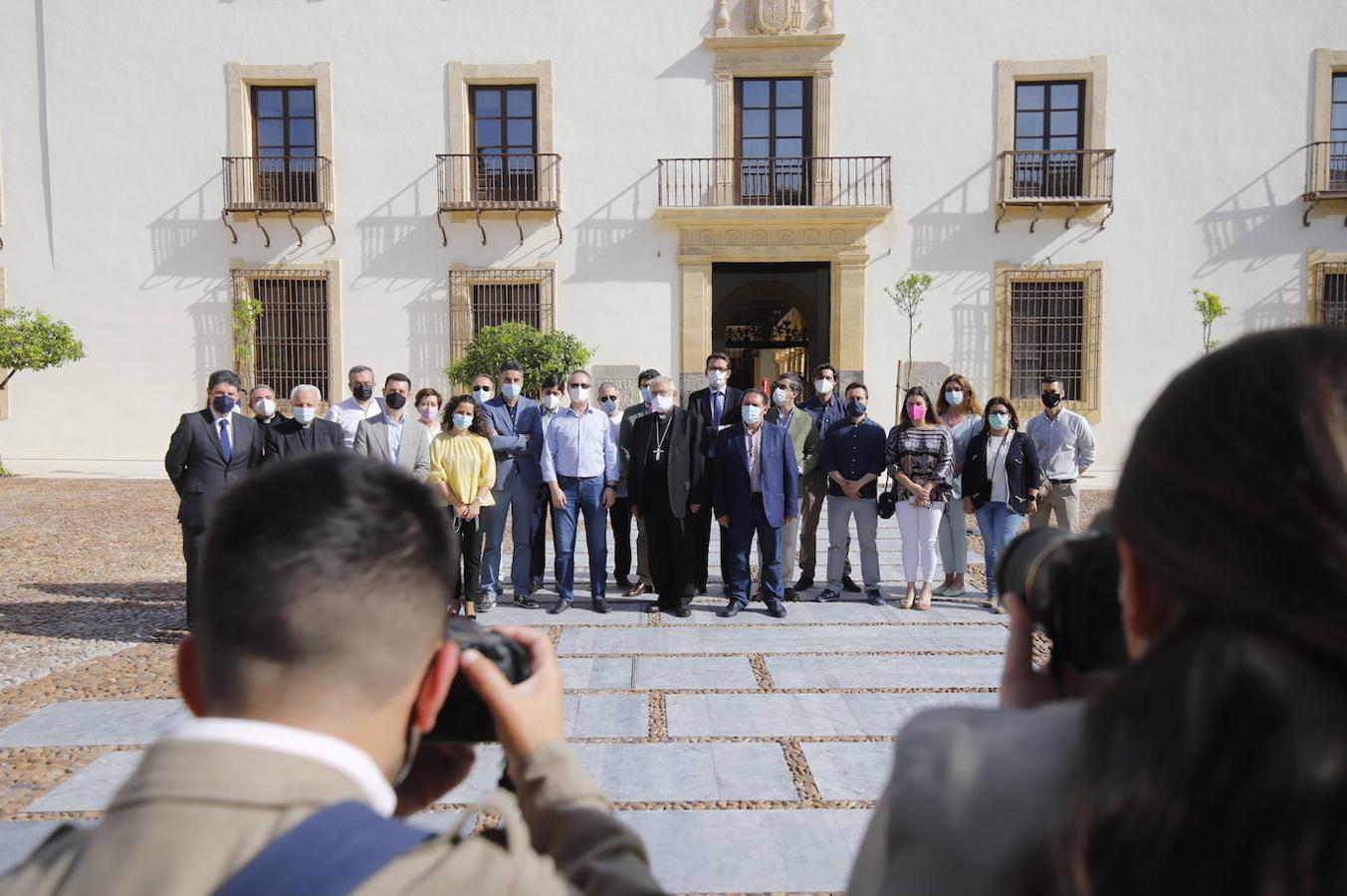 La recepción del obispo de Córdoba a los periodistas, en imágenes