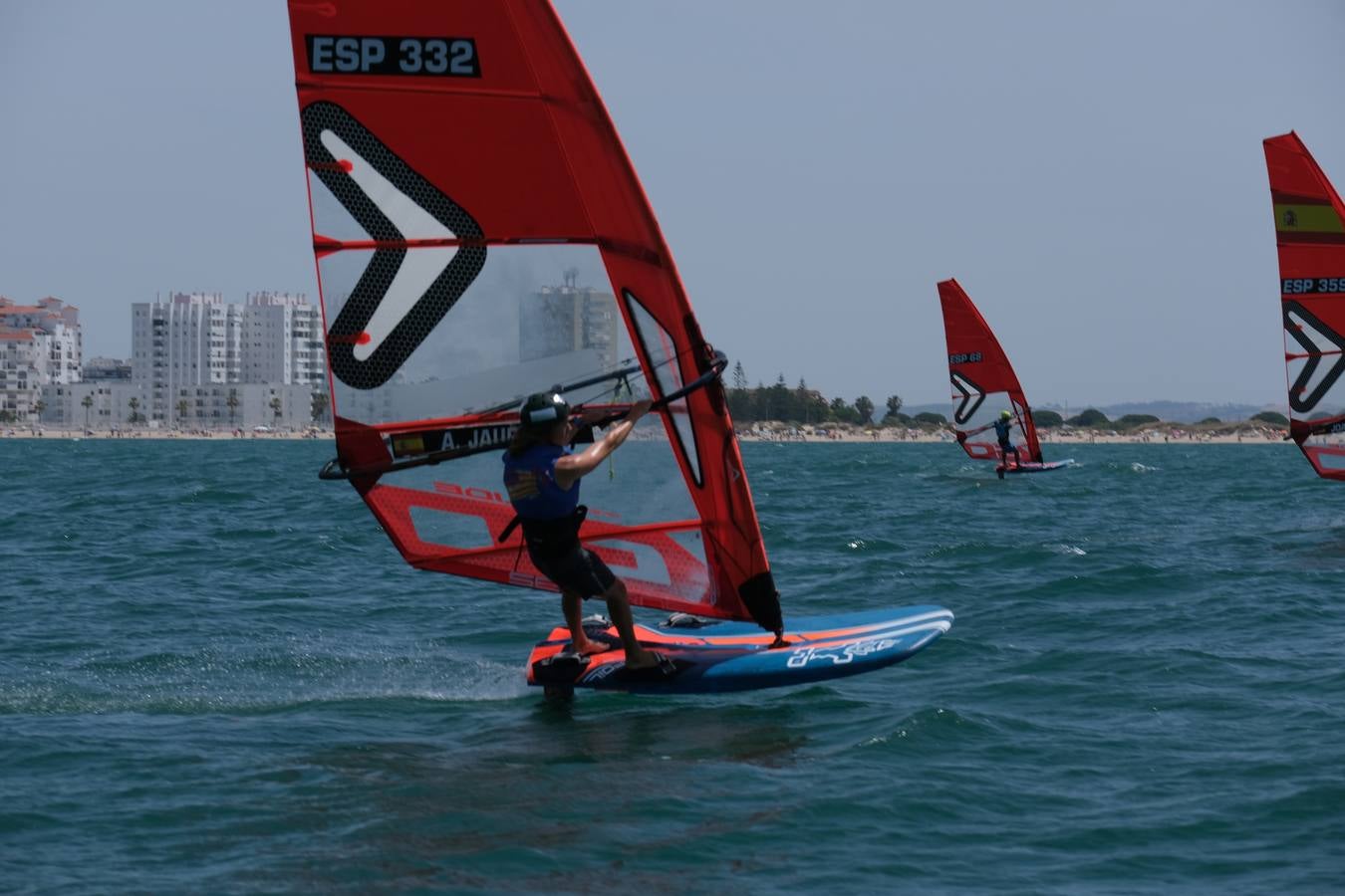 FOTOS: Las imágenes más espectaculares de la Copa de España de Windsurf, en la bahía de Cádiz