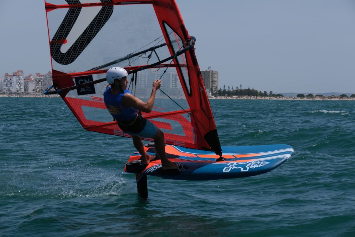 FOTOS: Las imágenes más espectaculares de la Copa de España de Windsurf, en la bahía de Cádiz