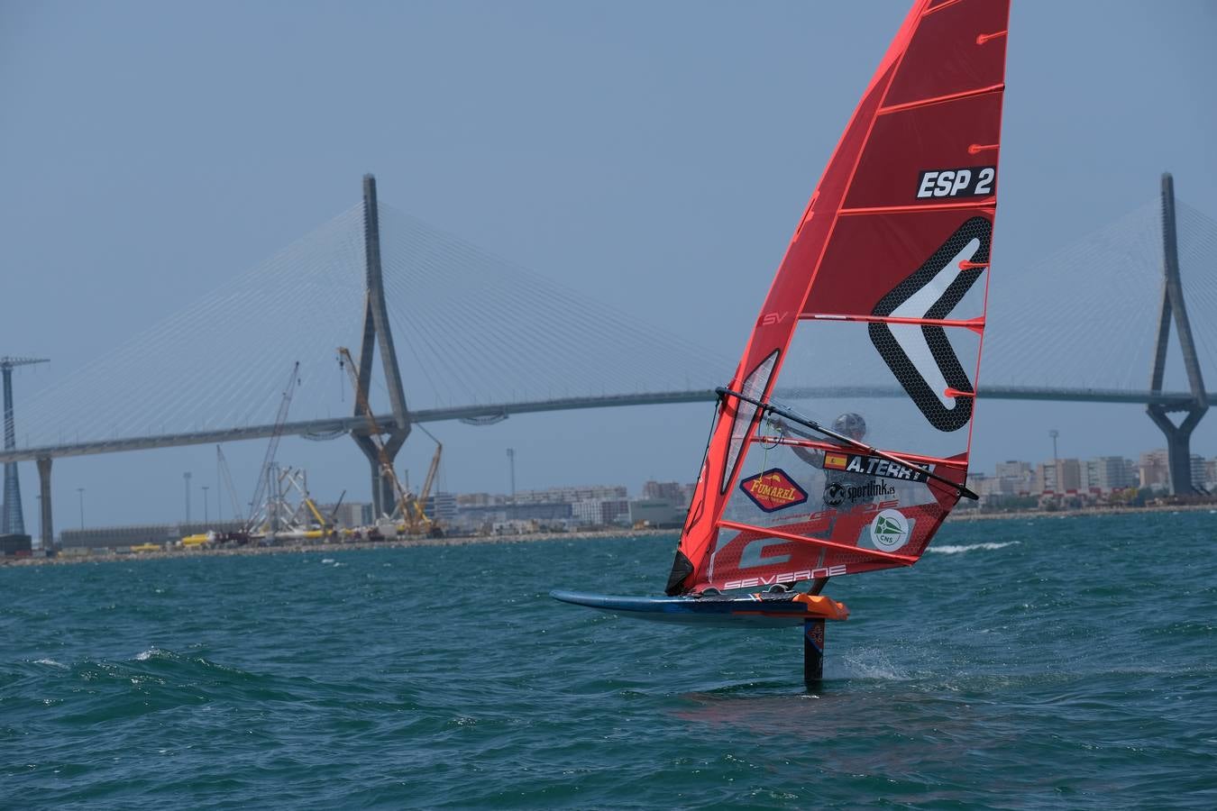 FOTOS: Las imágenes más espectaculares de la Copa de España de Windsurf, en la bahía de Cádiz