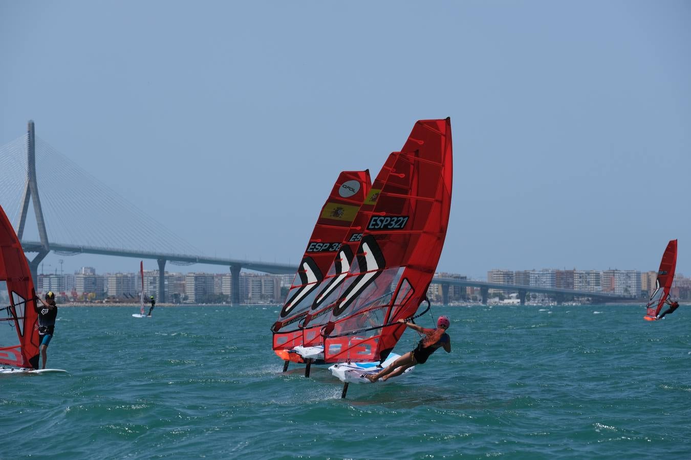 FOTOS: Las imágenes más espectaculares de la Copa de España de Windsurf, en la bahía de Cádiz