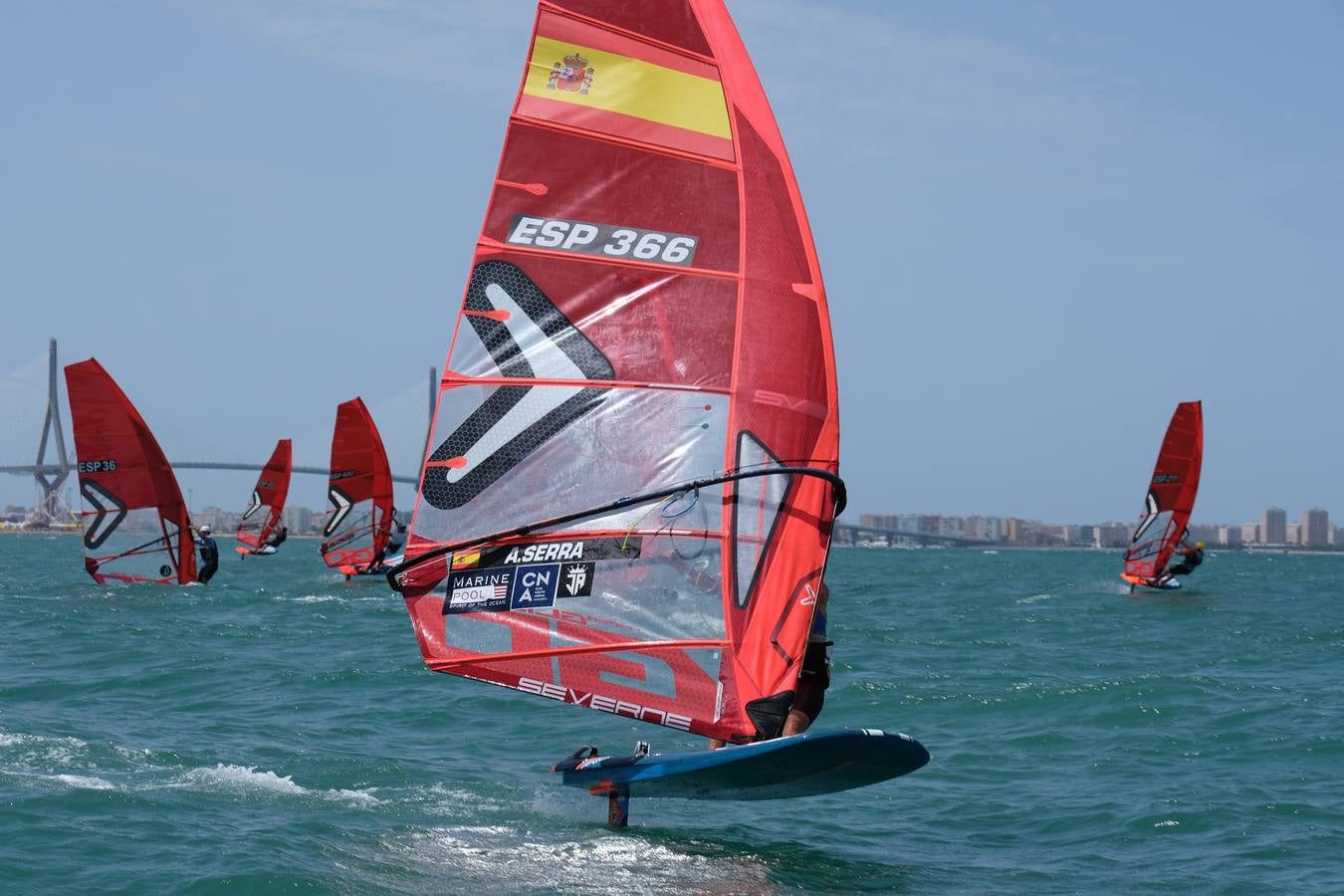 FOTOS: Las imágenes más espectaculares de la Copa de España de Windsurf, en la bahía de Cádiz