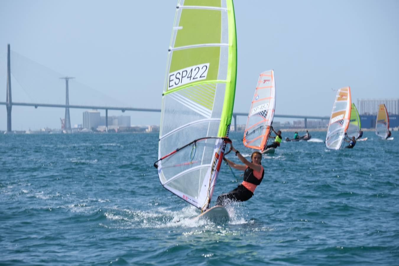 FOTOS: Las imágenes más espectaculares de la Copa de España de Windsurf, en la bahía de Cádiz