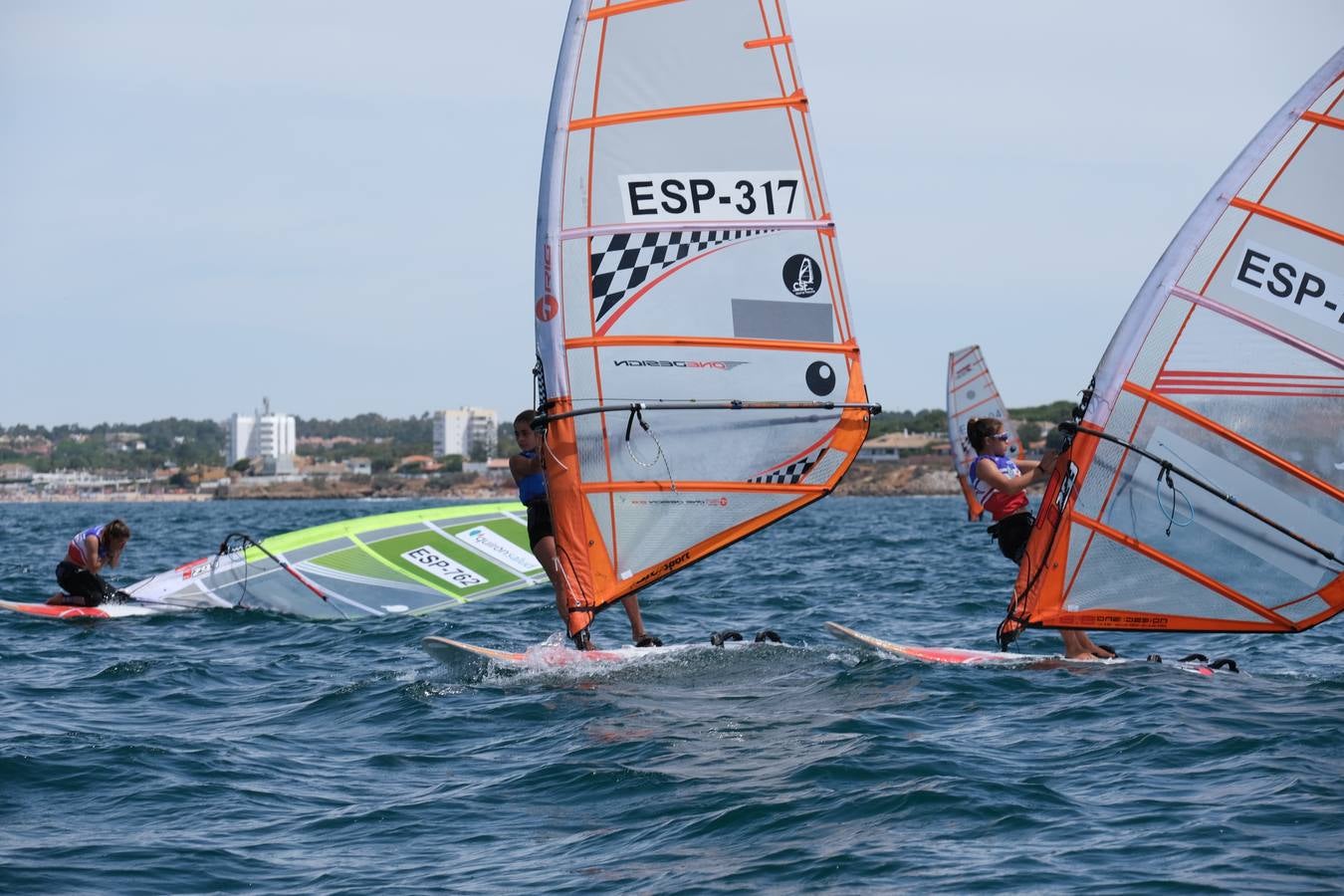 FOTOS: Las imágenes más espectaculares de la Copa de España de Windsurf, en la bahía de Cádiz