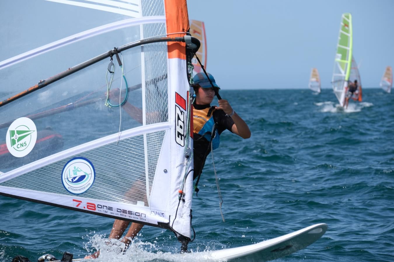 FOTOS: Las imágenes más espectaculares de la Copa de España de Windsurf, en la bahía de Cádiz