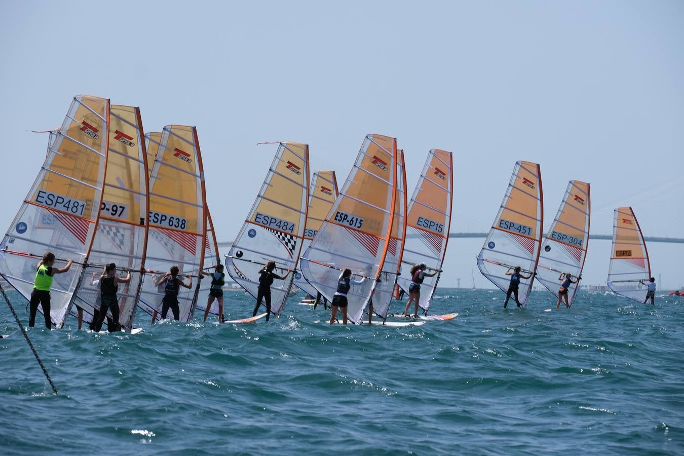 FOTOS: Las imágenes más espectaculares de la Copa de España de Windsurf, en la bahía de Cádiz