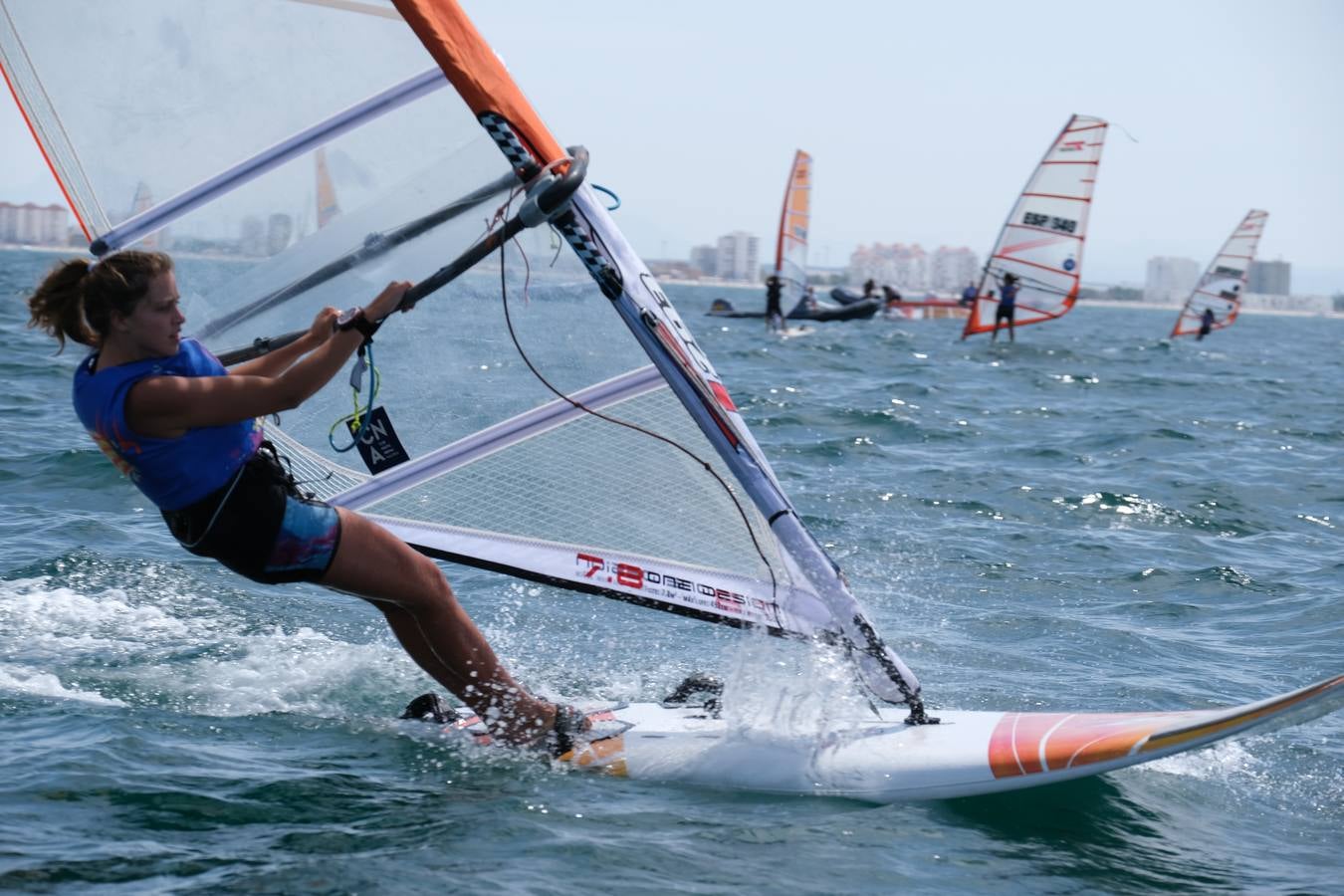 FOTOS: Las imágenes más espectaculares de la Copa de España de Windsurf, en la bahía de Cádiz