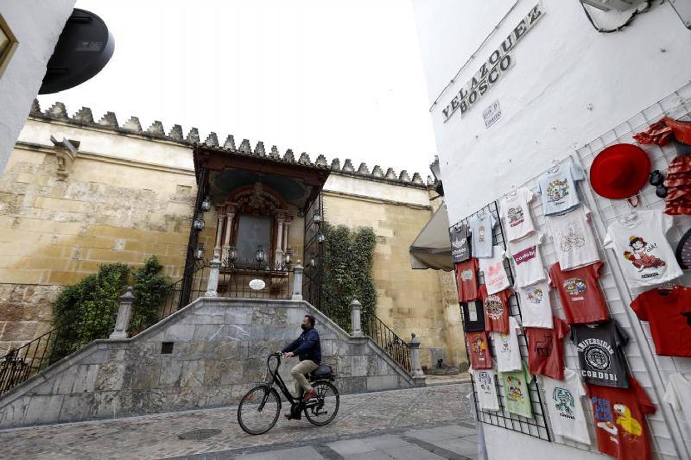 El altar de la Virgen de los Faroles de Córdoba, en imágenes