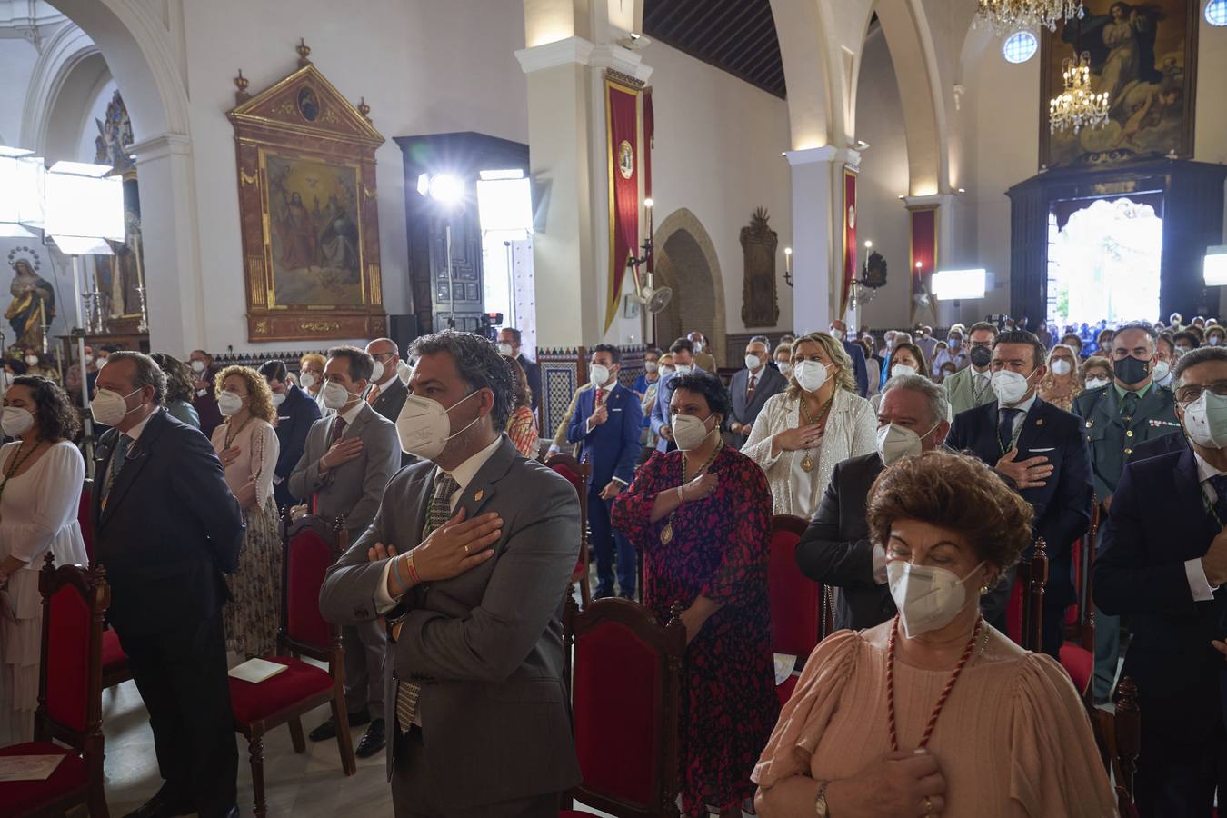 Almonte celebra su segunda misa de Pentecostés lejos de la aldea del Rocío
