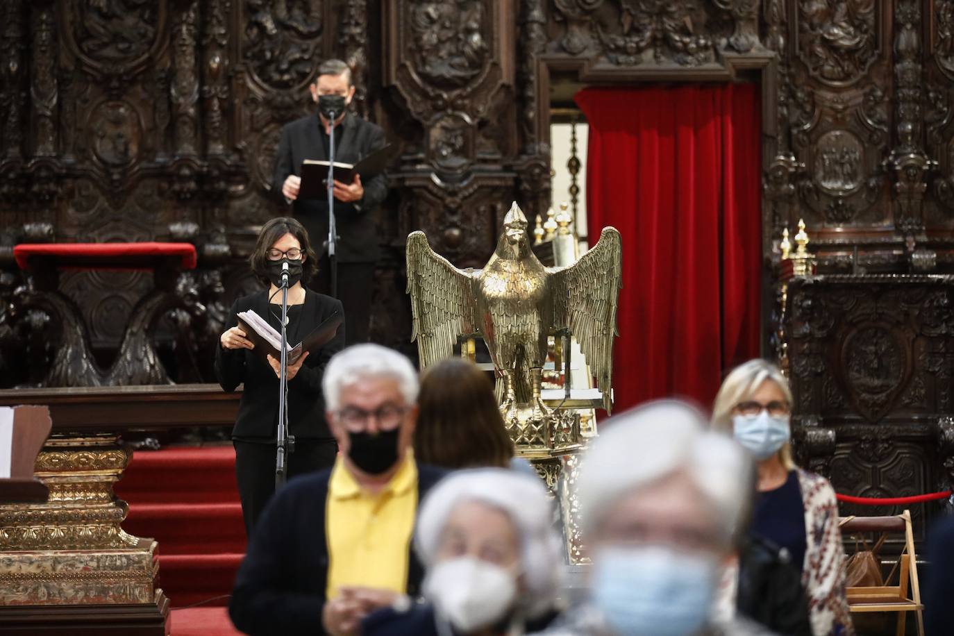 La misa de pentecostés en la Catedral de Córdoba, en imágenes