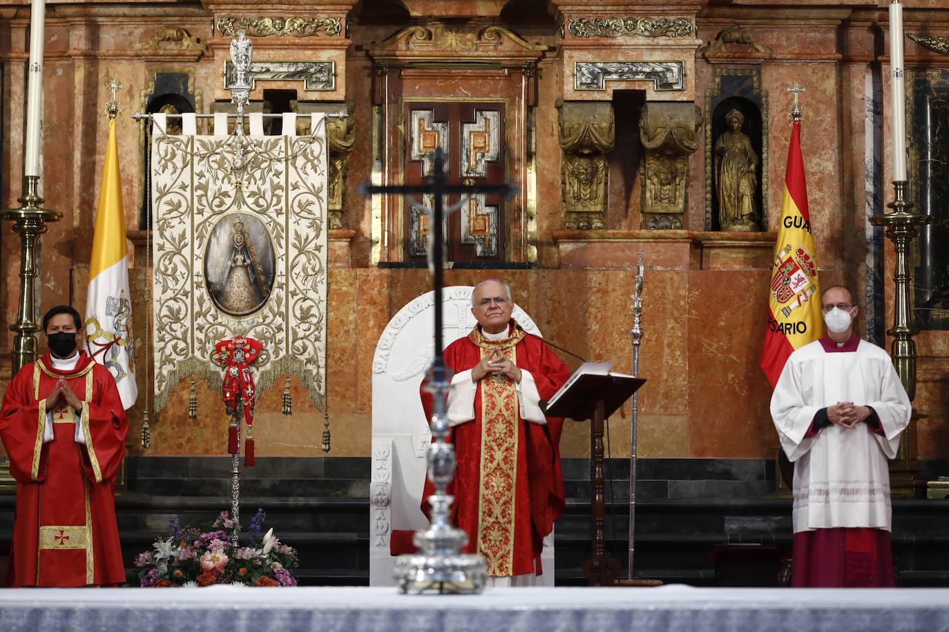 La misa de pentecostés en la Catedral de Córdoba, en imágenes